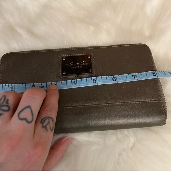 🛍️3/$30 Kenneth Cole women’s metallic wristlet wallet - Picture 10 of 13